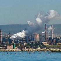 Ex-Ilva: governo Meloni al servizio della multinazionale straniera. Sovranisti solo contro poveri