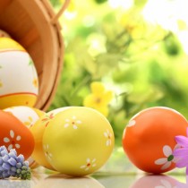 Pasqua e Pasquetta Italia zona rossa, piazze e parchi chiusi ma negozi e supermercati aperti. Le aperture nei festivi una follia oltre la pandemia