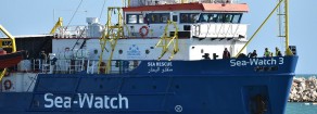 Lamorgese non ferma i soccorsi in mare ma sequestra le navi che lo fanno