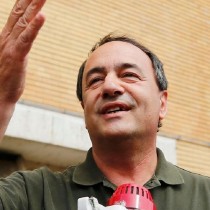 Rifondazione: “Dalla parte di Mimmo Lucano. Chi intercetta te e i giornalisti con cui parli combatte contro i valori dell’accoglienza per cui sei il nostro candidato”