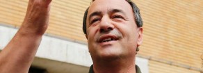 Rifondazione: “Dalla parte di Mimmo Lucano. Chi intercetta te e i giornalisti con cui parli combatte contro i valori dell’accoglienza per cui sei il nostro candidato”