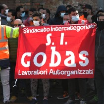 INGIUSTIFICATE CARICHE A ROMA CONTRO LAVORATORI SICOBAS MENTRE FASCISTI FANNO QUELLO CHE GLI PARE