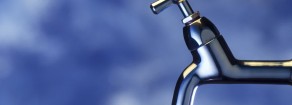 Acqua pubblica, il governo Meloni l’attacco definitivo al Referendum 2011