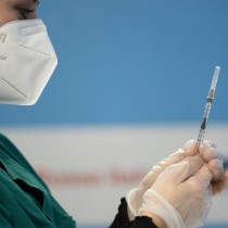 ACERBO (PRC-SE): TAMPONI GRATIS NON VANNO CONTRAPPOSTI A VACCINI, ANCHE VACCINATI SI CONTAGIANO