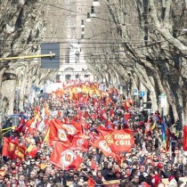 Rifondazione: bombe carta contro le/i manifestanti a Roma in Piazza del Popolo. Chi attacca diritto di sciopero è mandante morale