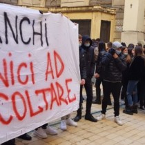 Rifondazione: No alla repressione. Pinneri si preoccupi di garantire il diritto allo studio