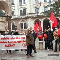Campagna contro l’aumento delle bollette: consegna delle firme raccolte al Prefetto di Padova