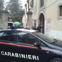 “Basta gente senza casa e case senza gente! Basta polizia come risposta al bisogno casa! Le case ci sono! Chi perde il lavoro, perde anche la casa!”