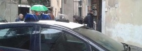 “Basta gente senza casa e case senza gente! Basta polizia come risposta al bisogno casa! Le case ci sono! Chi perde il lavoro, perde anche la casa!”