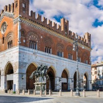 COMUNICATO STAMPA PIACENZA: FAMILIARITA’ COMPLICE, INDECENTE E TRASVERSALE TRA IMPRENDITORI E RAPPRESENTANTI ISTITUZIONALI