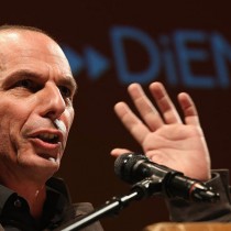 Solidarietà a Yanis Varoufakis e Diem25 per aggressione squadrista