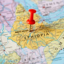 RIFONDAZIONE: MELONI TORNA DALL’ETIOPIA, FRA NEOCOLONIALISMO E STORIA RIMOSSA