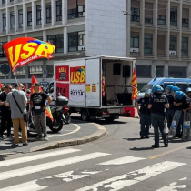 Milano: la Polizia impedisce con la forza al corteo di USB e degli studenti di raggiungere la sede di Assolombarda