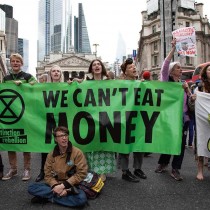 Bologna: abusi e violenza sessista in divisa contro attivisti di Extinction Rebellion. Intervenga magistratura