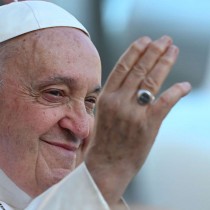 “Francesco è stato una donazione, i suoi predecessori una parentesi tra il Vaticano II e il suo avvento”, parla La Valle
