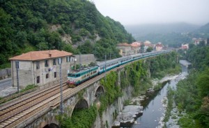 Isola_del_Cantone_treno_IC