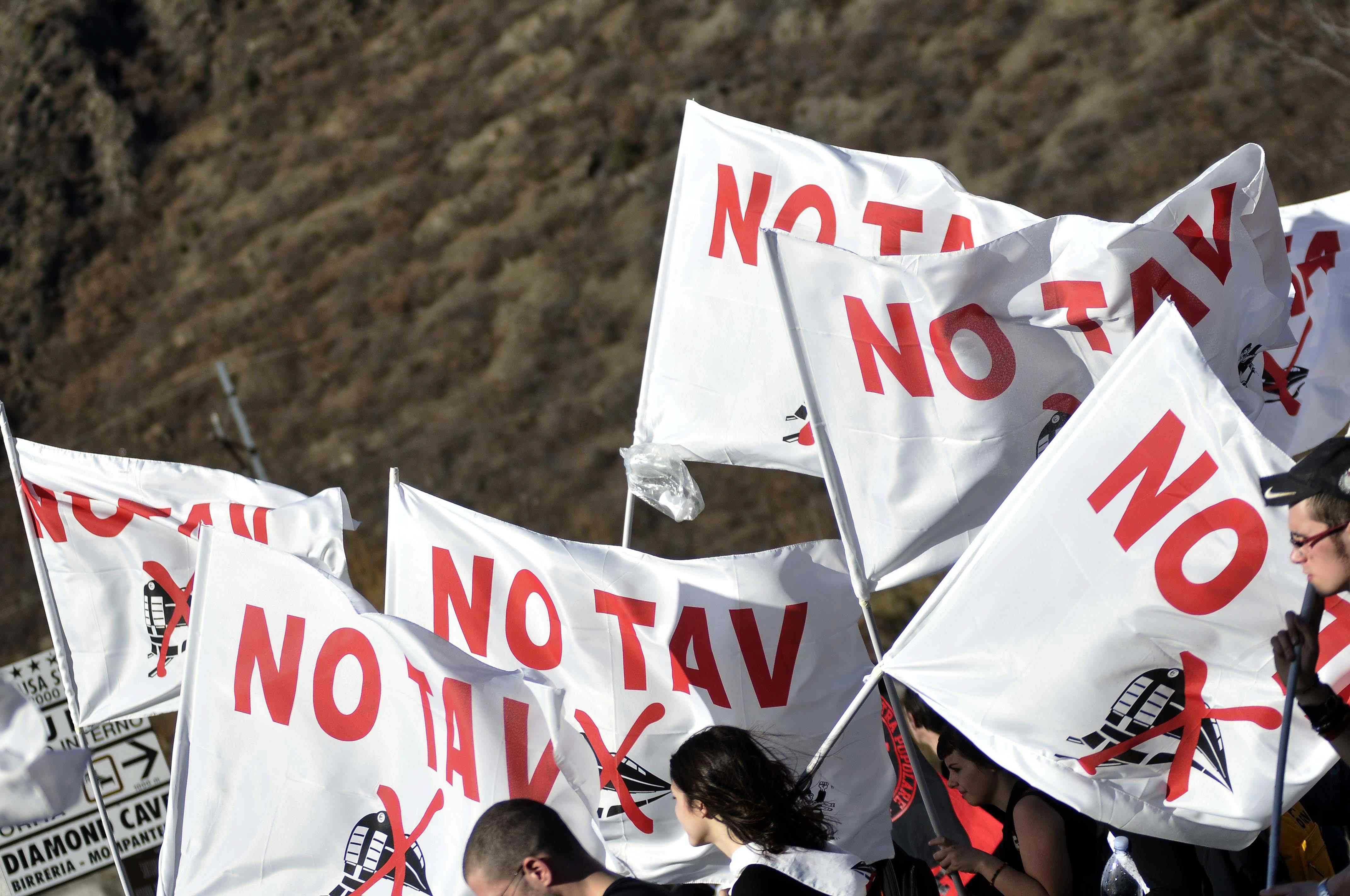 BUSSOLENO: MARCIA IN VAL DI SUSA CONTRO IL CANTIERE TAV TORINO-LIONE