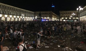 torino-allarme-bomba-piazza-san-carlo-1170x700