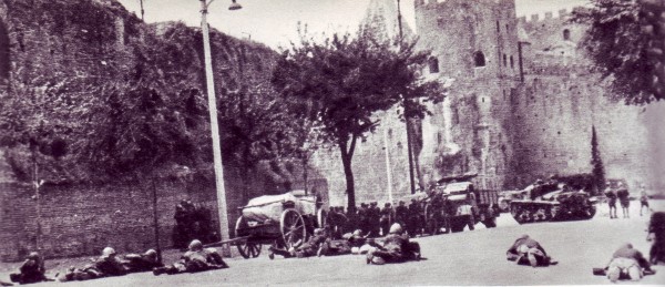 Granatieri_a_Porta_san_Paolo_1943