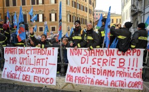 protesta vigili del fuoco - foto ANSA