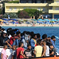 Rifondazione Comunista: Musumeci. se i migranti sono in hotspot e inadeguati centri di accoglienza, se la prenda con i veri responsabili o taccia.