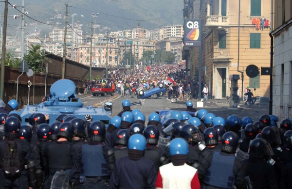 scontri del  G8  a Genova nel  2001