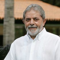 Lula: “Bolsonaro genocida. Io in campo per salvare il Brasile ridotto alla fame”